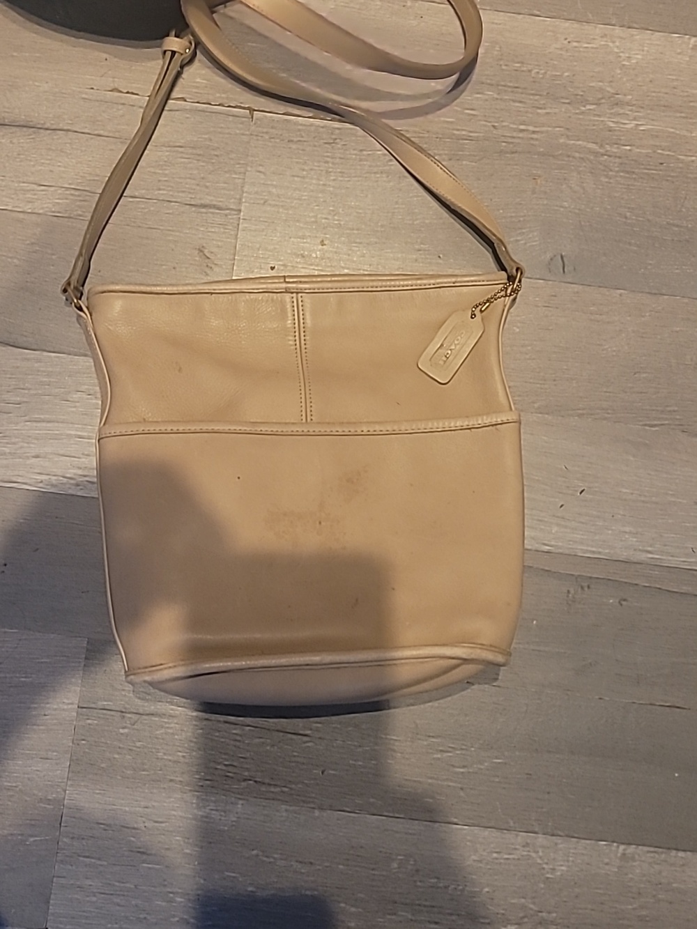 Coach Neutral Beige Leather Shoulder Hobo Bucket Crossbody Bag Purse W/ Gold Tag